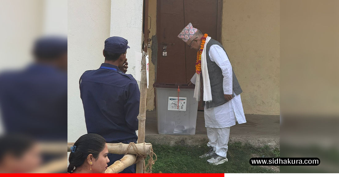 पूर्वप्रधानमन्त्री माधवकुमार नेपालद्वारा मतदान