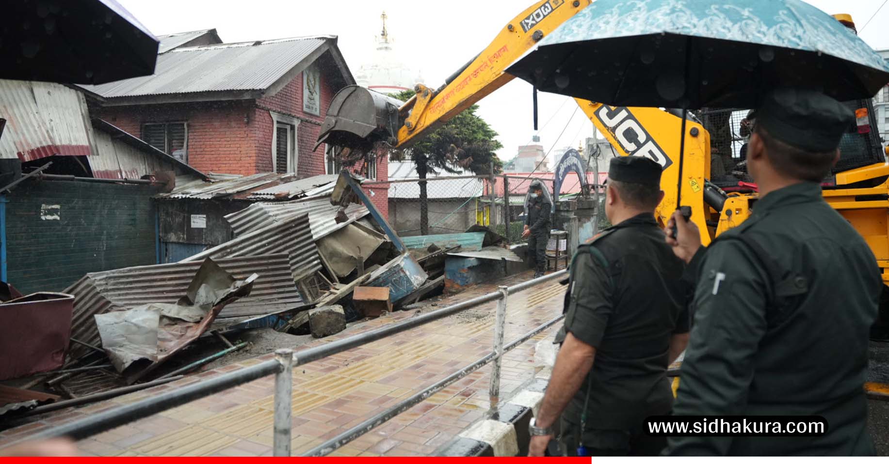 थापाथलीस्थित राम मन्दिर परिसरमा काठमाडौं महानगरपालिकाले चलायो डोजर(तस्बिरहरु)