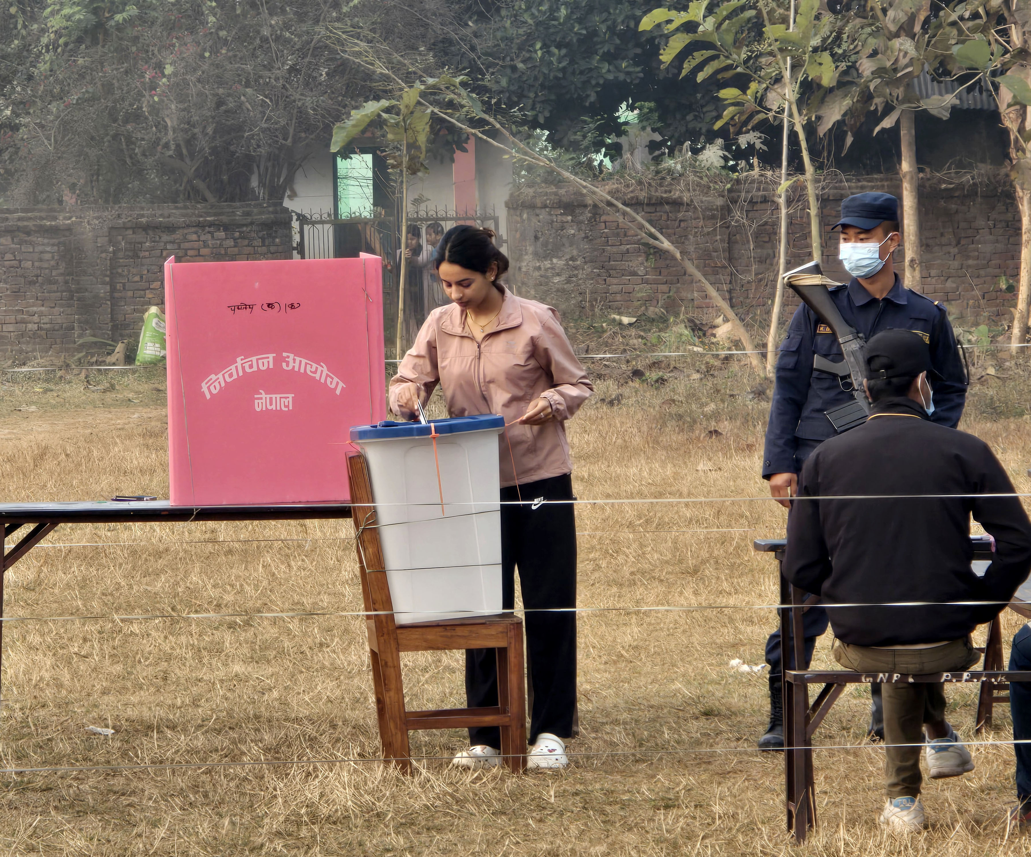 देशैभर मतदान सुरु