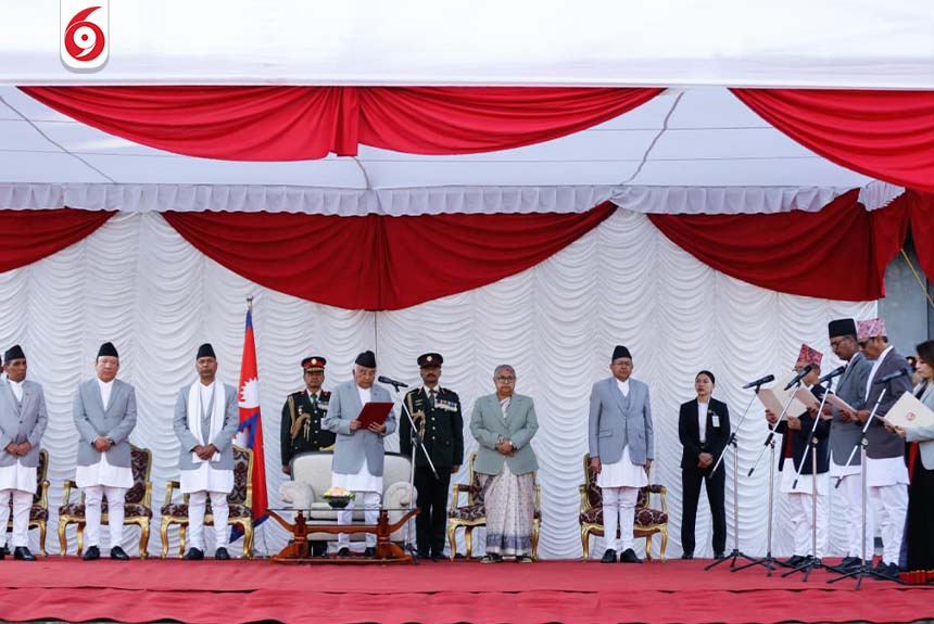 नवनियुक्त मन्त्रीहरुले लिए पद तथा गोपनियताको शपथ(तस्बिरहरु)