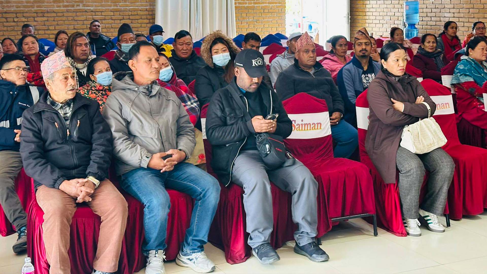 पोखरामा भोट माग्दैछन् म्याग्दीका उम्मेदवार, मतदाता भन्छन्ः ‘गाउँमै बस्ने वातावरण बनाइदेउ’