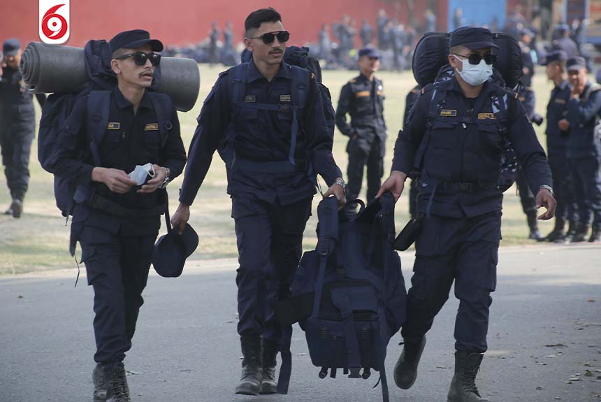 निर्वाचन सुरक्षार्थ काठमाडौँबाट विभिन्न जिल्ला जाँदै नेपाल प्रहरी(तस्बिरहरु)