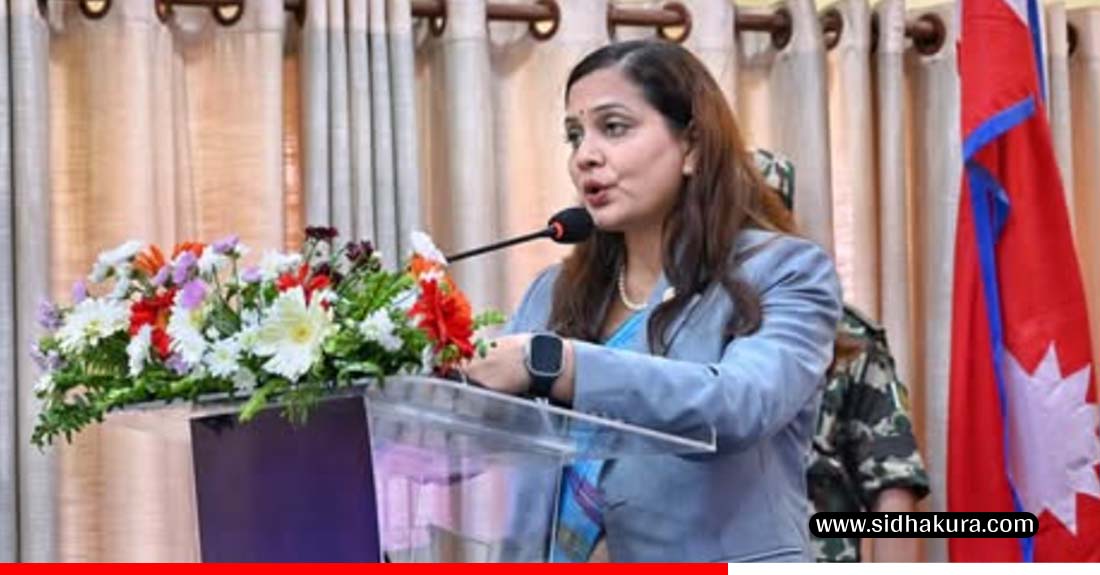 स्वास्थ्य मन्त्री मेहताद्वारा जिल्ला अस्पताल सुनसरीको निरीक्षण