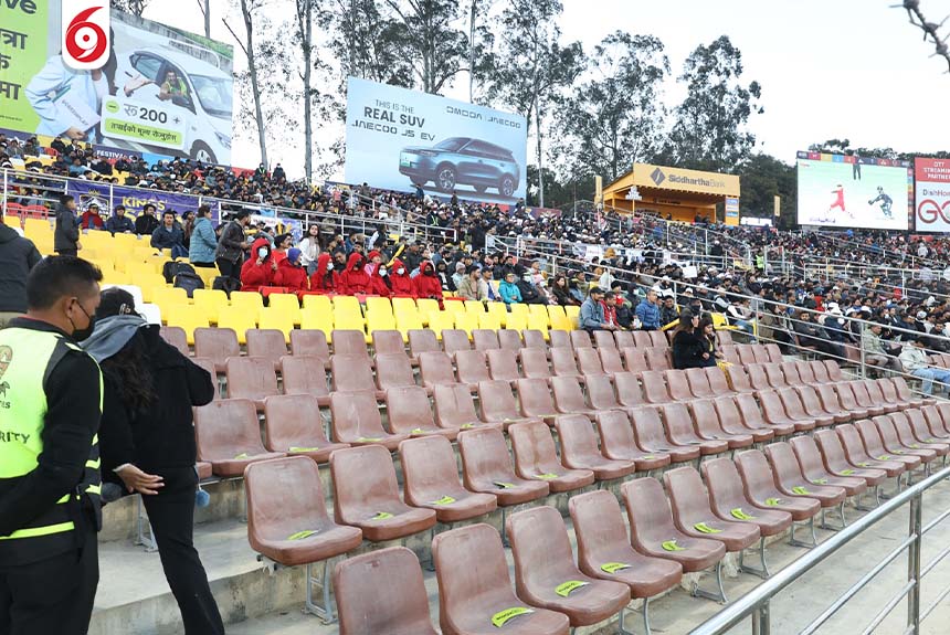 एनपीएलमा साधारण जोनलाई भीआइपी भनेर टिकट महँगो बनाएपछि...(तस्बिरहरु)