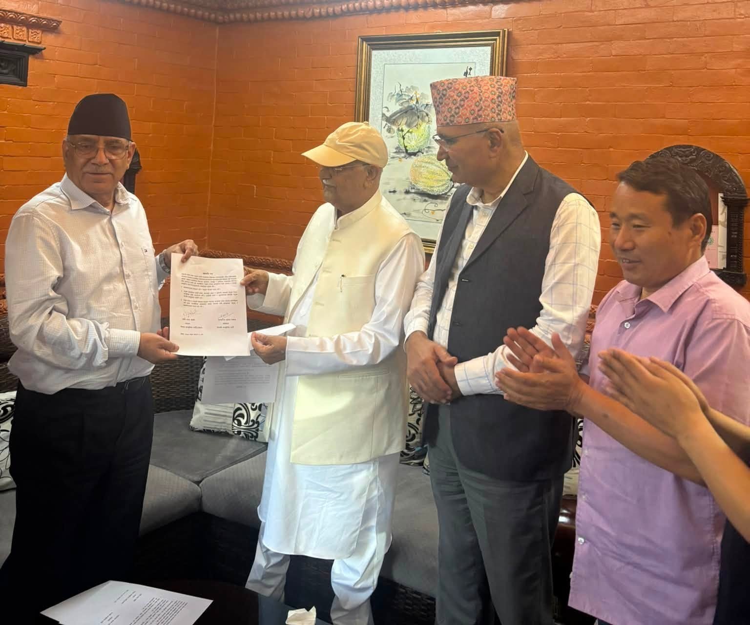 प्रदेश सरकार बाँडफाँटमा ओली–प्रचण्डको फेरि पाँच बुँदेमा हस्ताक्षर
