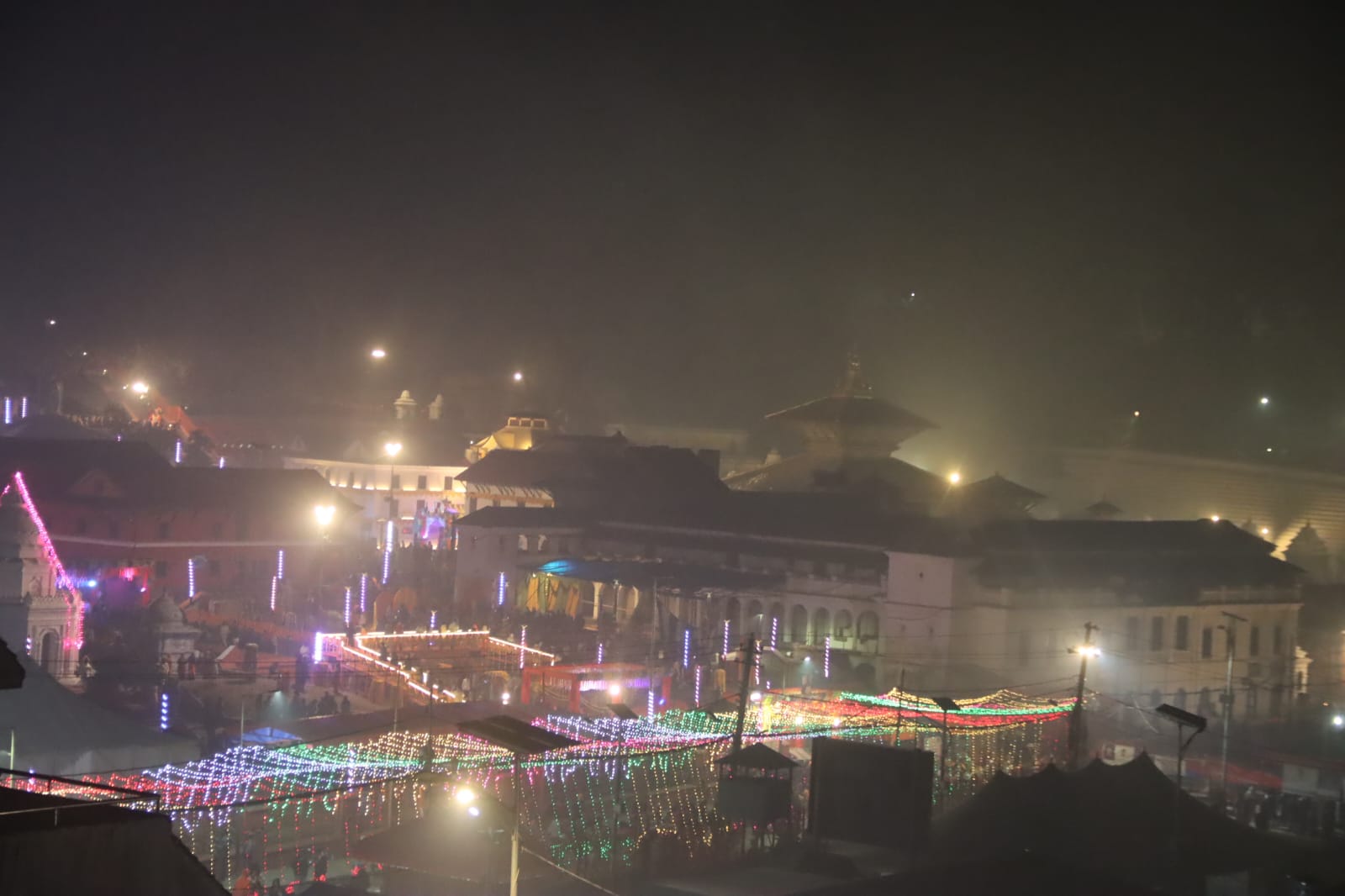 आज  महाशिवरात्रि पर्व मनाइँदै: पशुपतिका चार ढोका खुला, दर्शनका तीन बाहिरी लाइन