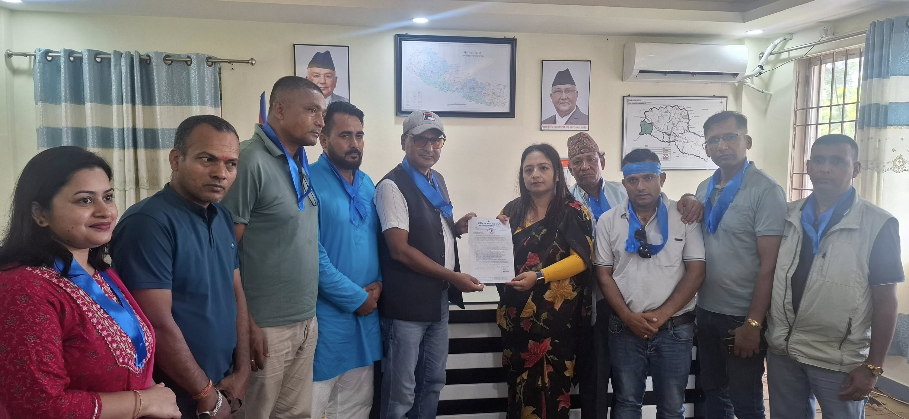 रास्वपाको ज्ञापनपत्र र काँग्रेसले ध्यानाकर्षण पत्र बुझाएको भिडियाे खिच्न मकवानपुर प्रशासनको रोक