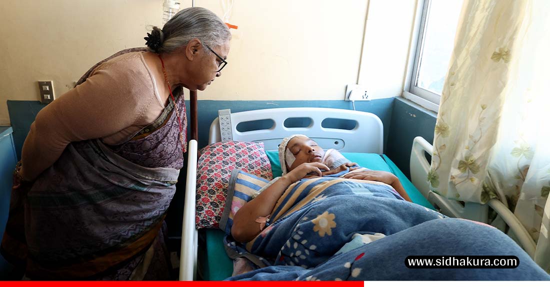 प्रधानमन्त्री कार्कीले भेटिन जेनजी आन्दोलनमा दुवै आँखा गुमाएका बोहरालाई