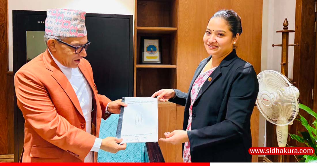 सहकारी कसुर हेर्ने छुट्टै इजलास गठनकाे माग सहित  मन्त्री रावलले बुझाइन्  प्रधानन्यायाधीशलाई प्रतिवेदन