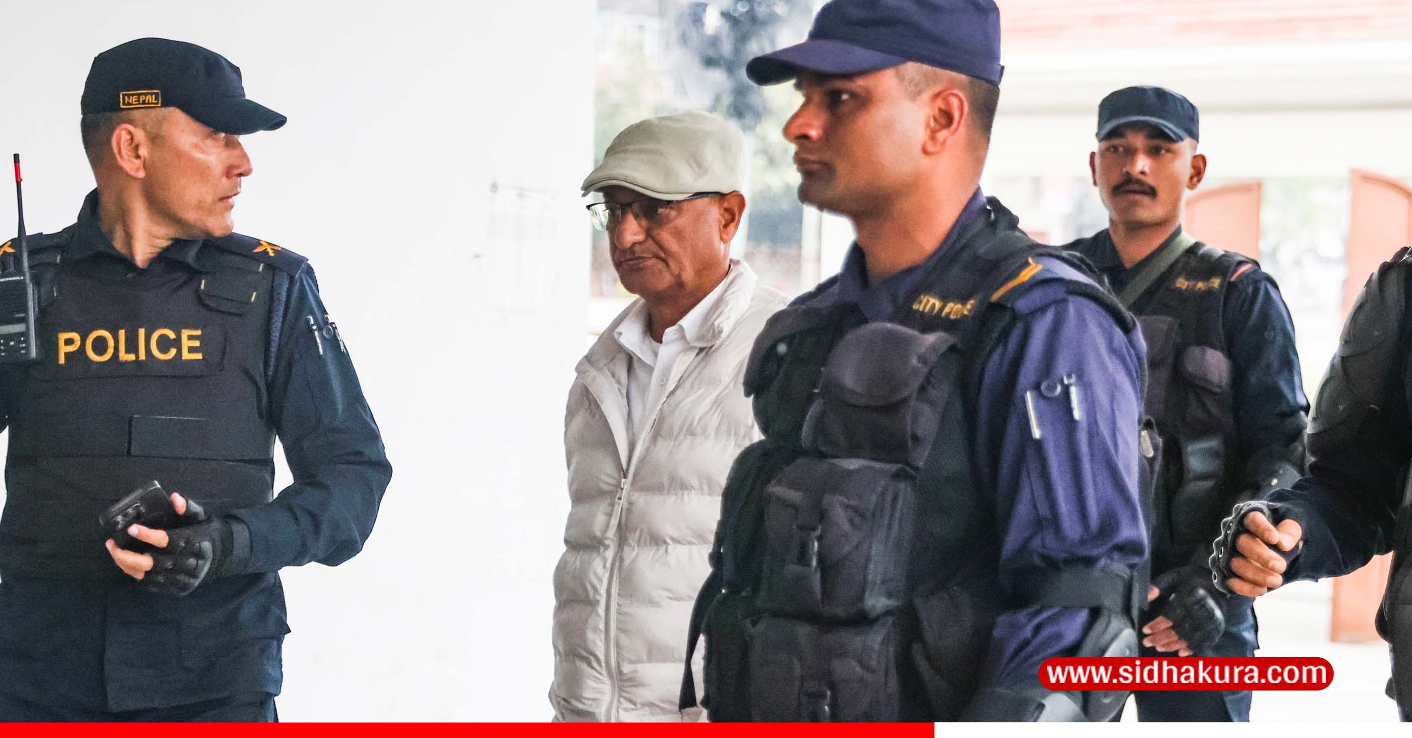 पूर्वगृहमन्त्री रमेश लेखकलाई अदालत पेश गरियो