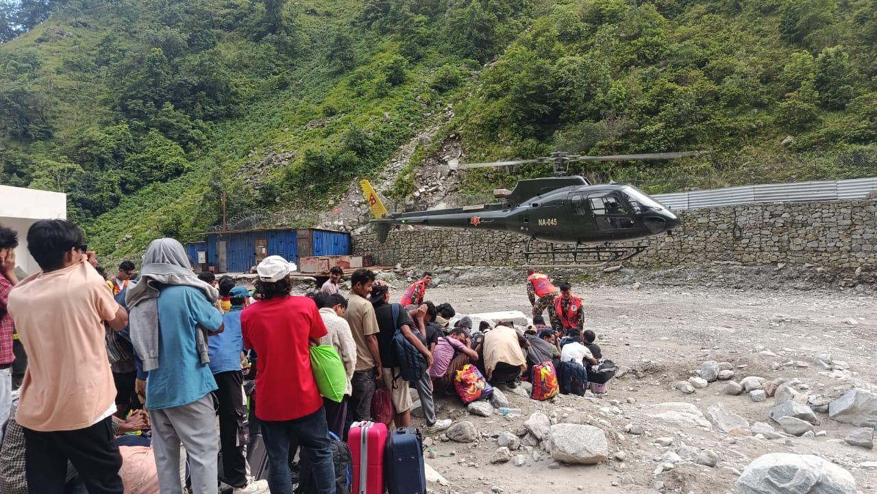 भोटेकोशी बाढीको चौथो दिन ४४ जनाको उद्धार (तस्बिरहरू)