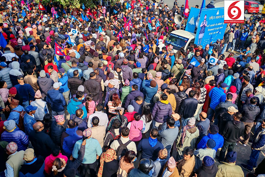 चितवनमा रविलाई भव्य स्वागत (फाेटाे फिचर)