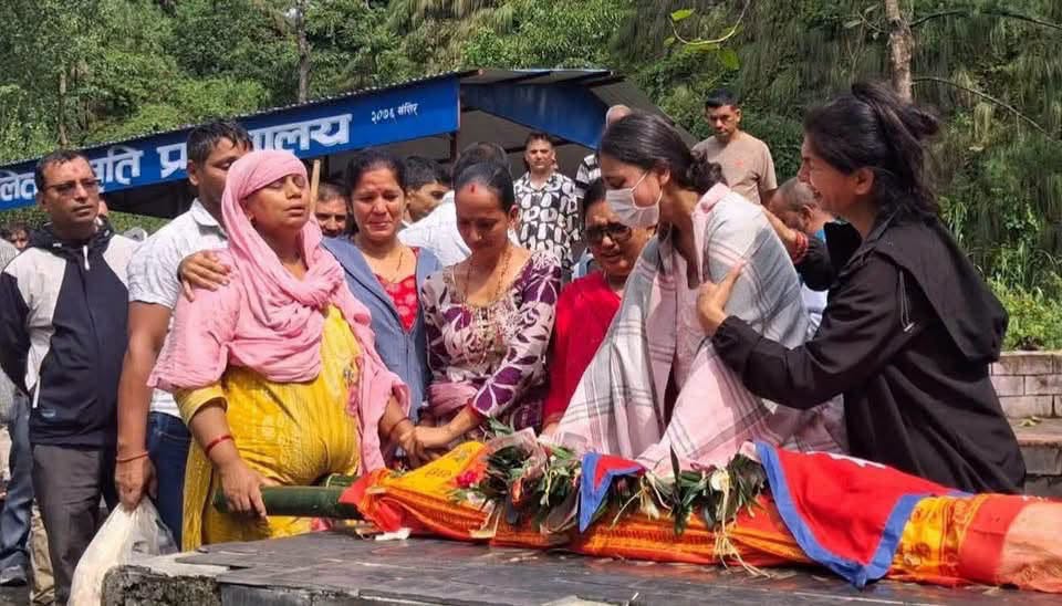 बेपत्ता आफन्त फर्किने आस मरेपछि परिवारले यसरी गरे  सृष्टि बास्तोलाको अन्त्येष्टि