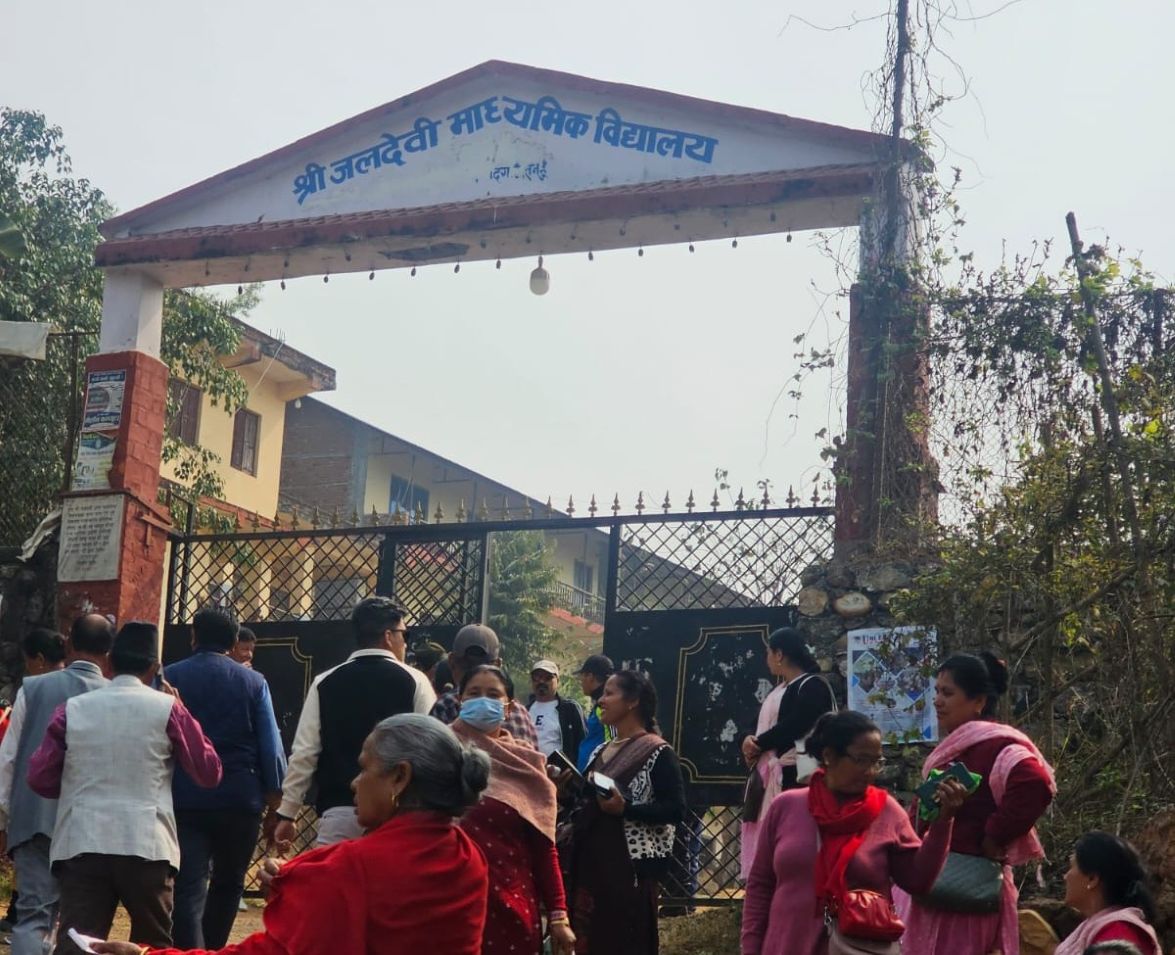 तनहुँ १ मा मतदान केन्द्र अनुगमन गर्दै डा‍.स्वर्णिम वाग्ले, भोट हाल्न गोरखा जाने