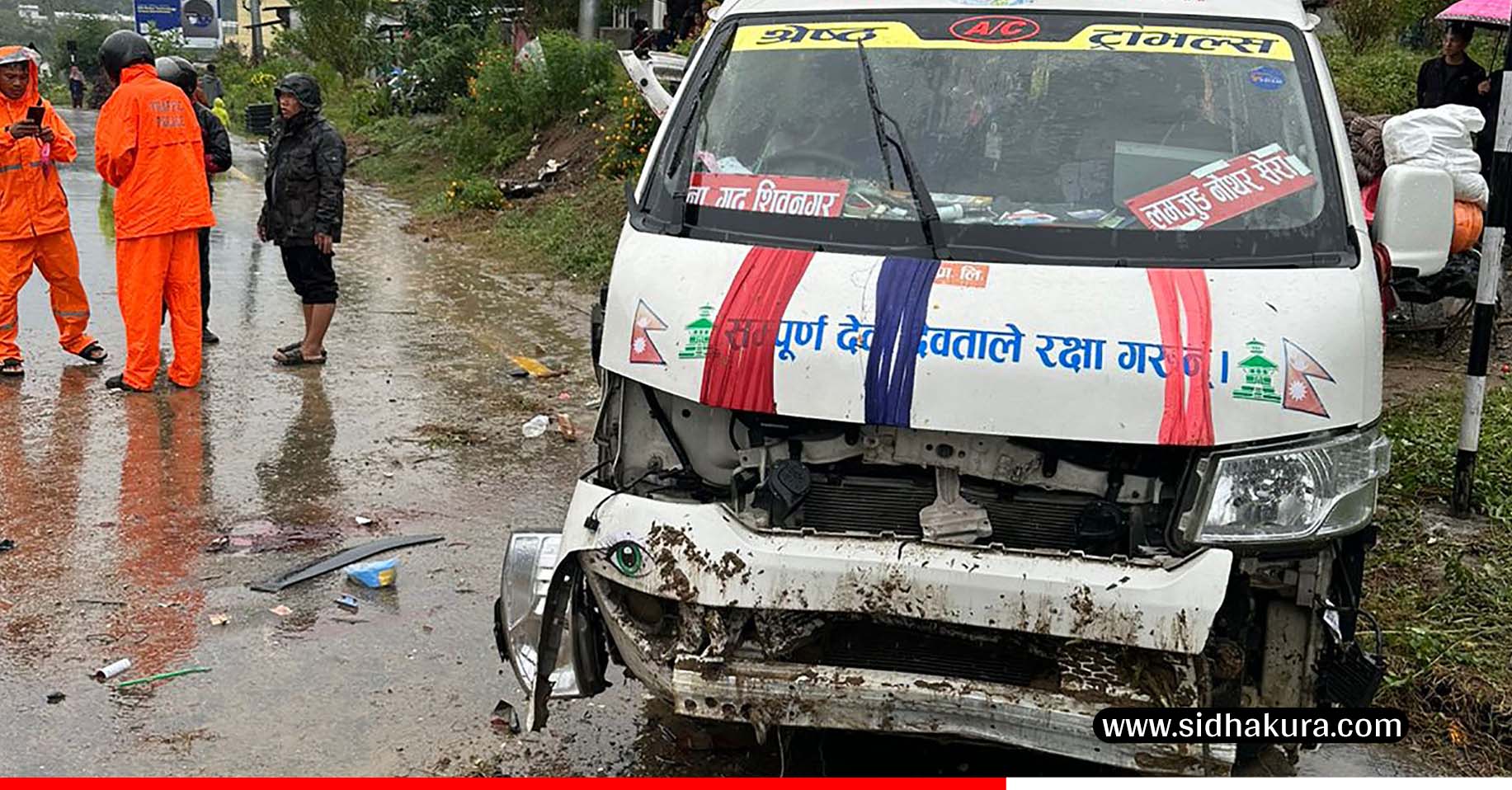 माइक्रो दुर्घटनामा १४ जना घाइते