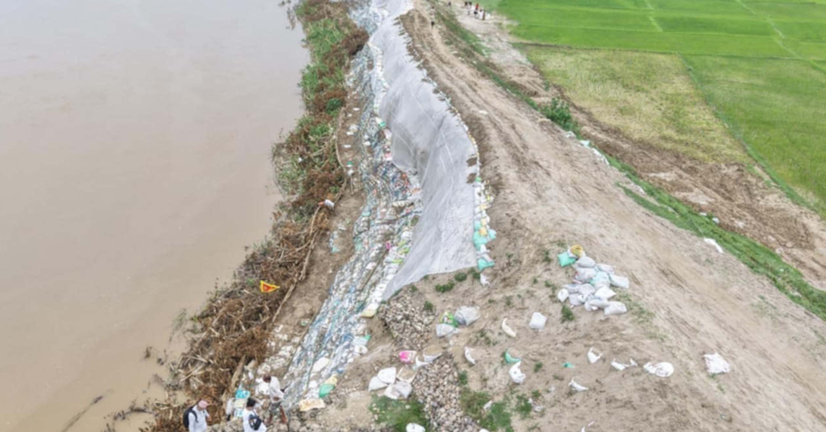 राप्ती नदीमा आपत्कालीन तटबन्ध निर्माण भए संगै स्थानीयमा राहतको महसुस