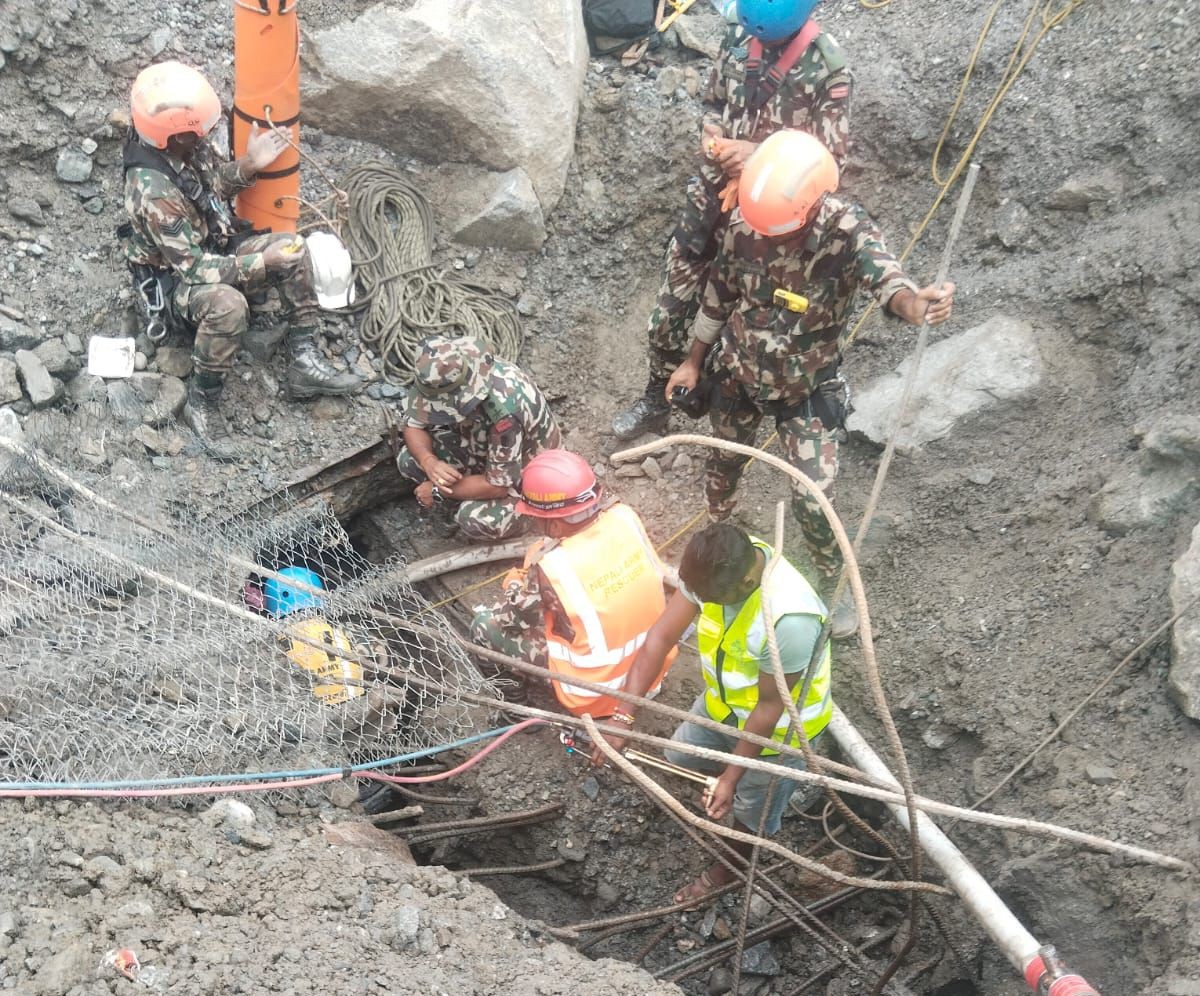 अपडेट: त्रिशूली–३ ‘ए’ पुगे गृहमन्त्री गुरुङ, उद्धारका लागि मेडिकल टिम, एम्बुलेन्स र हेलिकप्टर तयारी अवस्थामा