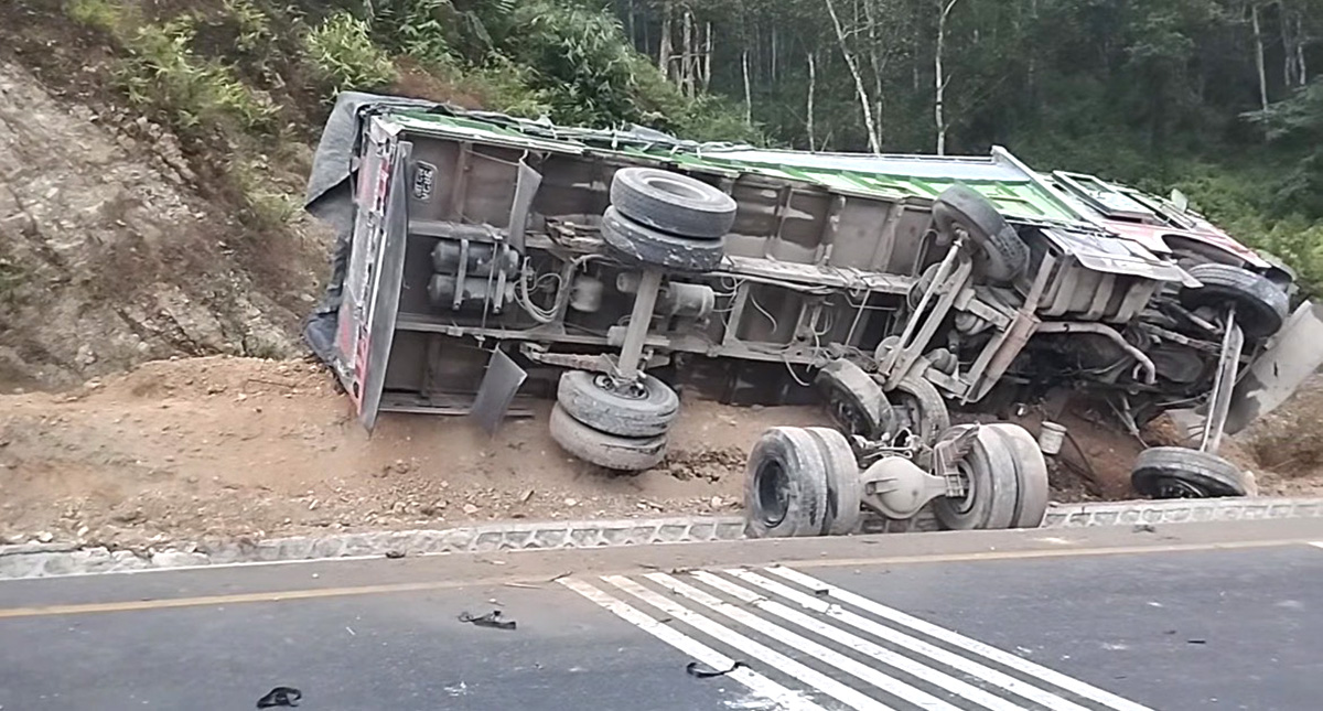 ट्रक पल्टिँदा पाँचको मृत्यु,तीन जना घाइते